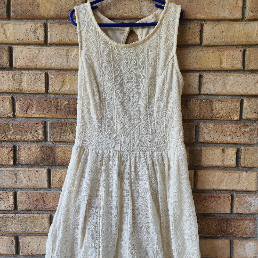 Off white sleevess short dress